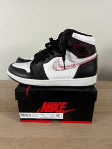 Jordan 1 Defiant white black Gym red preowned